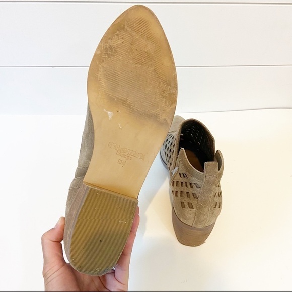 Crown Vintage Laser Cut out Tan Booties size 10 - Picture 8 of 13